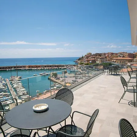 Hotel La Scogliera 3*